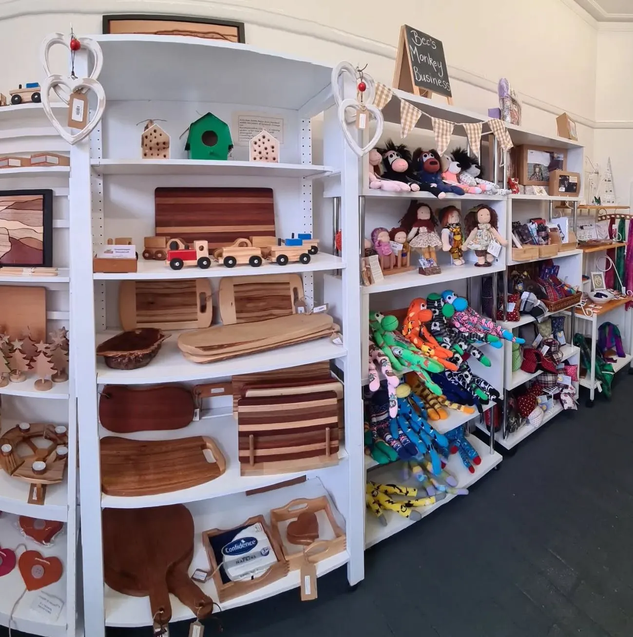 San Sebastian Tour Virtual | Best Vintage Shops and Antiques in the Blue Mountains Leura, The Perfect Blend of Nostalgia and Street Chic